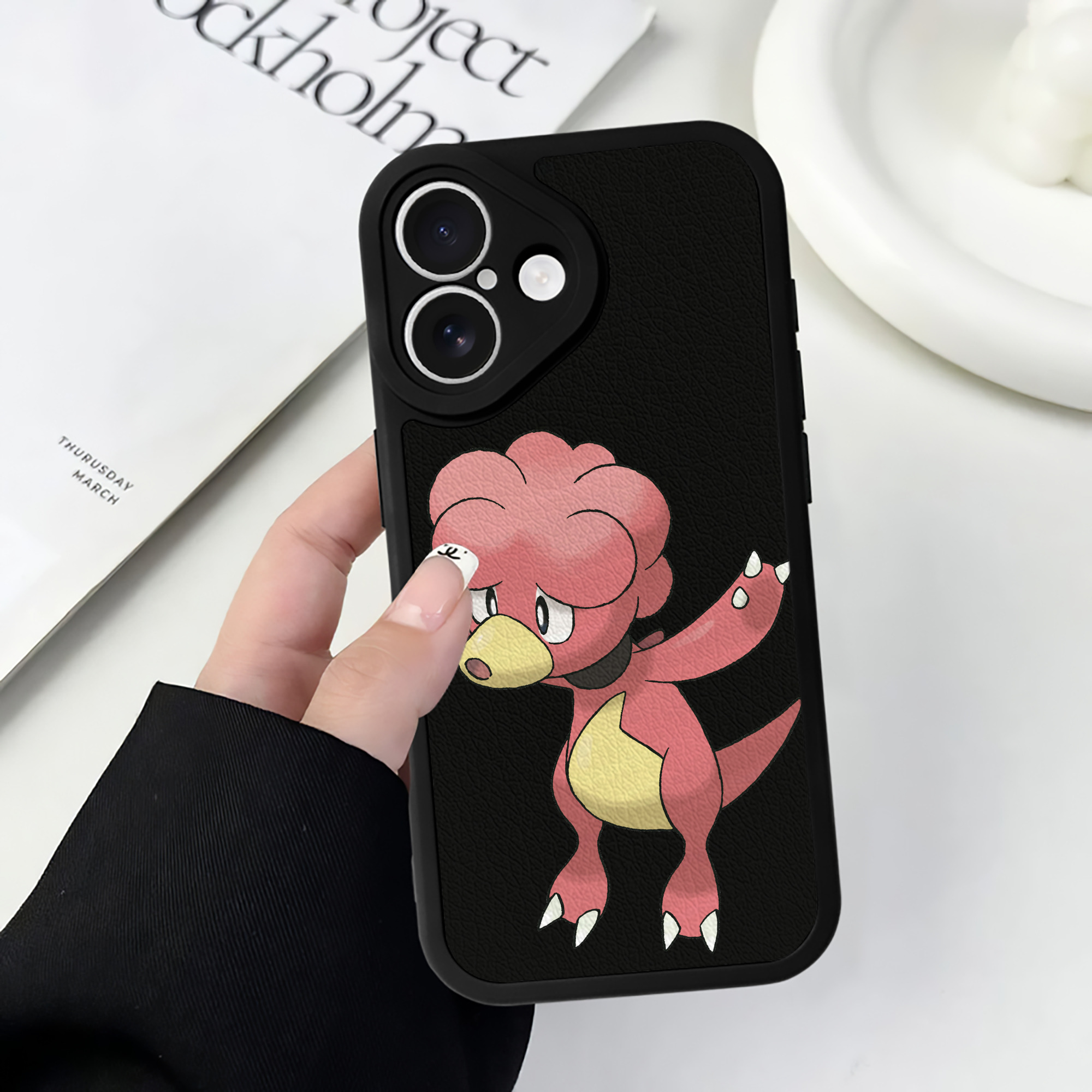 （画像用） ポケットモンスター Pokémon 【iPhone 16シリーズ対応】シリコンスマホケース（レザー調） 材質：シリコン